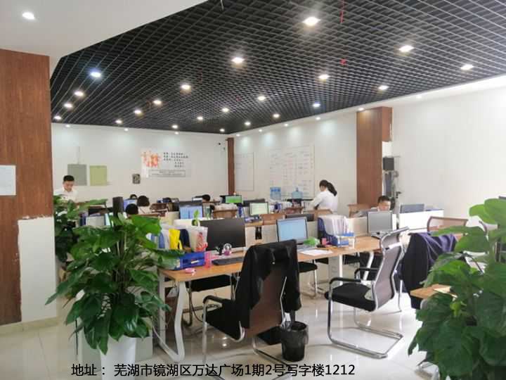 地址：蕪湖市鏡湖區(qū)萬(wàn)達(dá)廣場(chǎng)1期2號(hào)寫(xiě)字樓1212 tell:①⑧⑥⑤⑤③⑥③⑥⑧⑨ 陳穎（18655363689-13275533817） 官網(wǎng):http://www.cheerforhealth.com/ 1.建筑業(yè)資質(zhì)，總包12項(xiàng)，專(zhuān)包36項(xiàng) （建筑，市政，機(jī)電，公路，水利，通信，鋼結(jié)構(gòu)，電力，環(huán)保，機(jī)電安裝，地基，消防，裝飾裝修，鋼結(jié)構(gòu)，電子智能化，幕墻，城市及道路照明，地基基礎(chǔ)，模板腳手架，勞務(wù)等） 2.資質(zhì)維護(hù)托管； 3.安全生產(chǎn)許可證新辦延期； 4.資質(zhì)變更；增項(xiàng)，升級(jí)。 5.資質(zhì)轉(zhuǎn)讓?zhuān)?6.辦理三類(lèi)人員過(guò)期延期； 7.建委特種工辦理 申報(bào)建筑勞務(wù)資質(zhì)，必須配置相關(guān)的人員，包括技術(shù)負(fù)責(zé)人、技工和九大員等。 （1）技術(shù)負(fù)責(zé)人：1名，2萬(wàn)左右。 （2）技術(shù)工人：50名，3萬(wàn)左右（600/人）。 （3）九大員：5名，1萬(wàn)左右（2000/人）。 總之，企業(yè)人員費(fèi)用，必須重視，建筑施工人員社保費(fèi)也是由資質(zhì)代辦公司代為辦理的。為施工人員辦理半年或者一年的社會(huì)保險(xiǎn)。每個(gè)申報(bào)人員都要購(gòu)買(mǎi)社保，合計(jì)4萬(wàn)左右（800/人）。91資質(zhì)管家小編提醒大家，現(xiàn)在社保查得越來(lái)越嚴(yán)了，如果要辦得盡快了。時(shí)間對(duì)這樣的朋友來(lái)說(shuō)，簡(jiǎn)直太重要了，不允許有半點(diǎn)的拖沓，否則，將損失更多。 